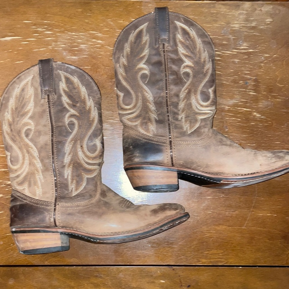Women’s brown Laredo cowboy boots